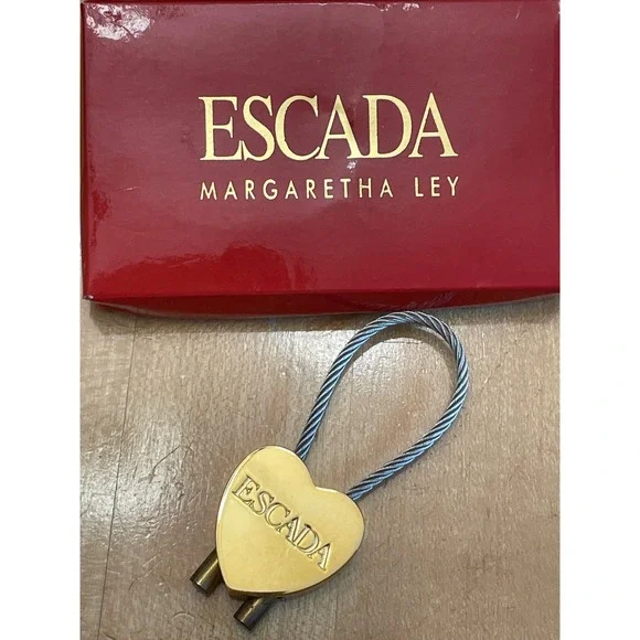 NIB Escada Embossed Heart Keychain Gold Tone Cable Key Ring Bag Charm - Picture 1 of 5